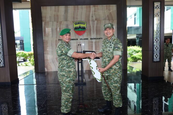 
					Pangdam I/BB Serahkan Randis Dukungan Kemhan RI dan Sosialisasikan Insinerator