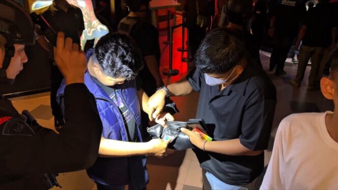 
					Cegah Peredaran Narkoba, Polisi Razia THM di Pekanbaru