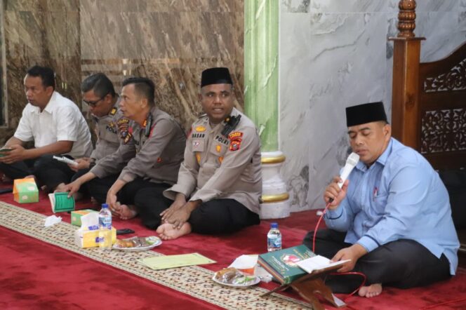 
					JAGA NAMA BAIK DAN KONSISTENSI IMAN, BINROHTAL POLRES LANGKAT TEKANKAN NILAI SPIRITUAL PASCA RAMADHAN
