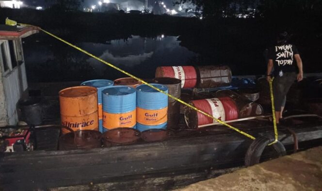 
					Polda Riau Bongkar Mafia Solar Bersubsidi, 4 Tersangka Ditangkap