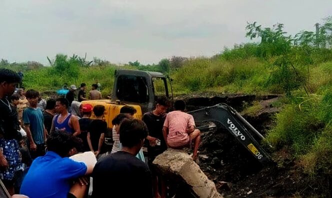 
					Dua Korban Tertimbun Reruntuhan Besi Tua di Kawasan Bekas PT Gahapi