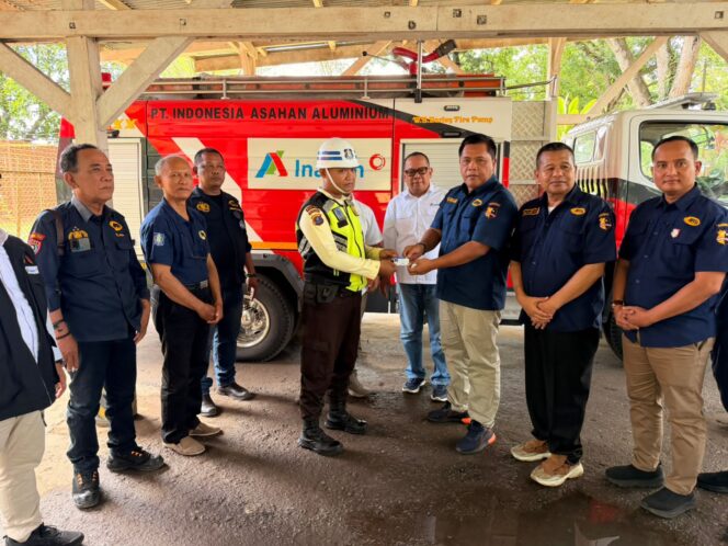 
					APSI Sumut Serahkan KTA APSI pada Satpam PT Inalum 