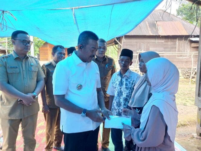 
					Bupati Saipullah Sambangi Kediaman Asmaul Husna, Komitmen Bantu Keberangkatan ke Kairo