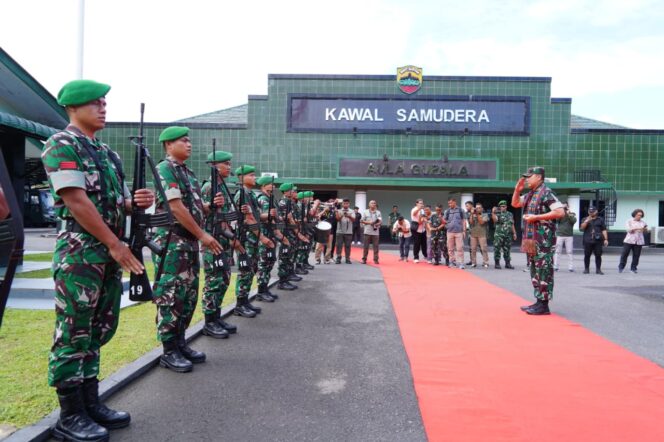 
					PANGDAM I/BB KUNKER KE KOREM 023/KS, TEKANKAN PRAJURIT MENJADI TELADAN DI TENGAH MASYARAKAT
