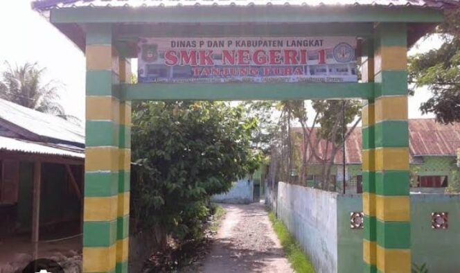 
					SMKN 1 Tanjung Pura Resmi Batalkan Kutipan Uang Baju Uniform dan Baju Olahraga