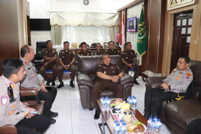 
					Bangun Sinergi Penegakan Hukum, Kapolres Langkat Jalin Silaturahmi ke Plt Bupati Langkat,dan Kejari