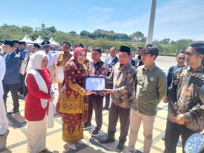 
					PKS KSM Raih Piagam Penghargaan Predikat TA’AT Dan PATUH Bidang Perlindungan Lingkungan Hidup