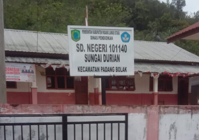 
					Dalih Pembelian Simbol Siswa , Diduga Oknum Pihak SDN 101140 Sungai Durian Lakukan Pungli