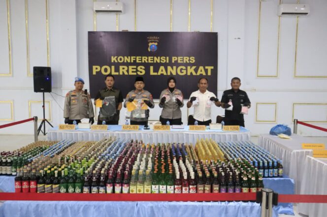 
					Dalam Kurun Waktu Satu Bulan, Kapolres Langkat Rilis Pengungkapan Kasus Narkotika, Tindak Pidana Kriminal, dan Kekerasan Seksual terhadap Anak