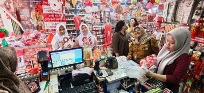 
					Toko Acai Jaya Tawarkan Pernak-pernik Merah Putih