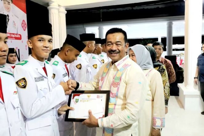 
					Bupati Ajak Warga Ubah Kemerdekaan Jadi Kesejahteraan di HUT ke-81 RI
