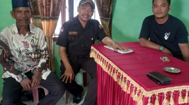 Foto saat wawancara dengan pengurus TAHUKAH dan kepala desa sombadebata