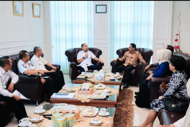 
					CAPAIAN IKAD KOTA TEBING TINGGI RAIH KATEGORI UNGGUL, WALI KOTA IMAN IRDIAN SARAGIH SIAP OPTIMALKAN INKLUSI KEUANGAN