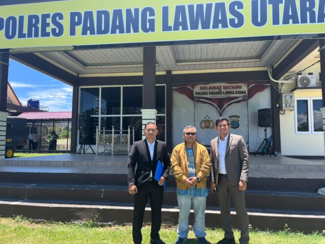 
					Warga Batang Pane II Didampingi Kuasa Hukum Datangi Polres Paluta, Minta Kejelasan Laporan Penggelapan Tanah