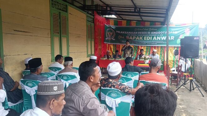 
					Di Reses III Edi Anwar Sapa Masyarakat Roburan Dolok Dan Santuni Anak Yatim